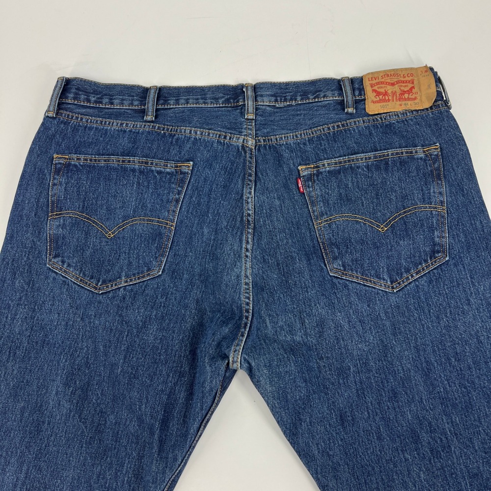 Levis 501 Original Fit Jeans Mens 44x30 Blue Denim Medium Wash Button Fly - Picture 5 of 9